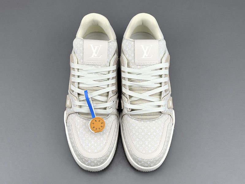 LV Trainer Sneaker 142