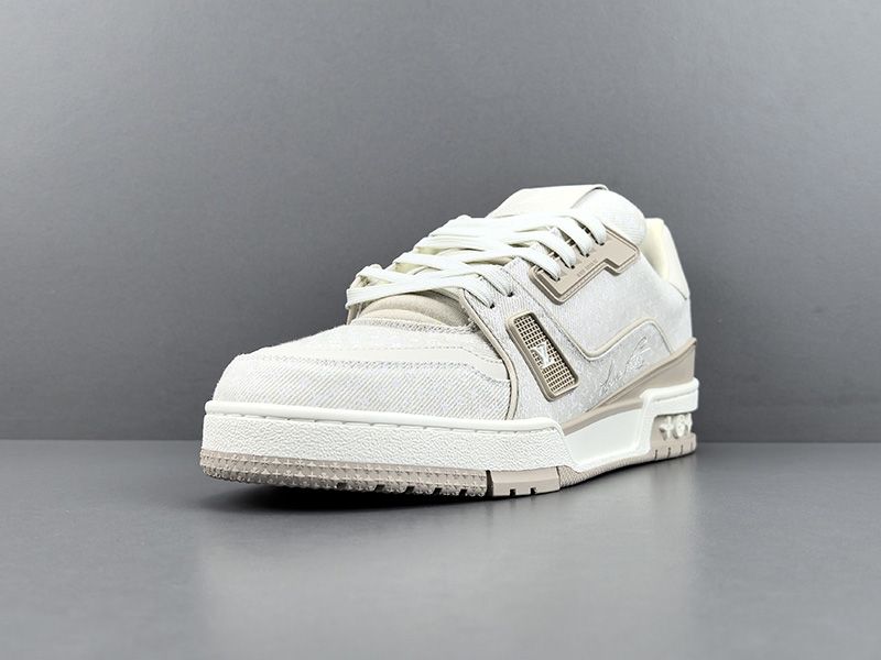 LV Trainer Sneaker 142