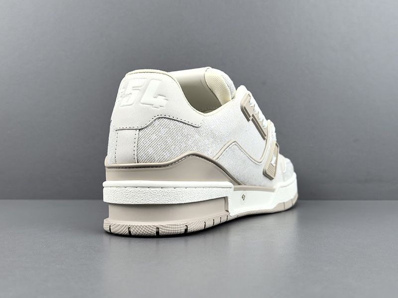 LV Trainer Sneaker 142