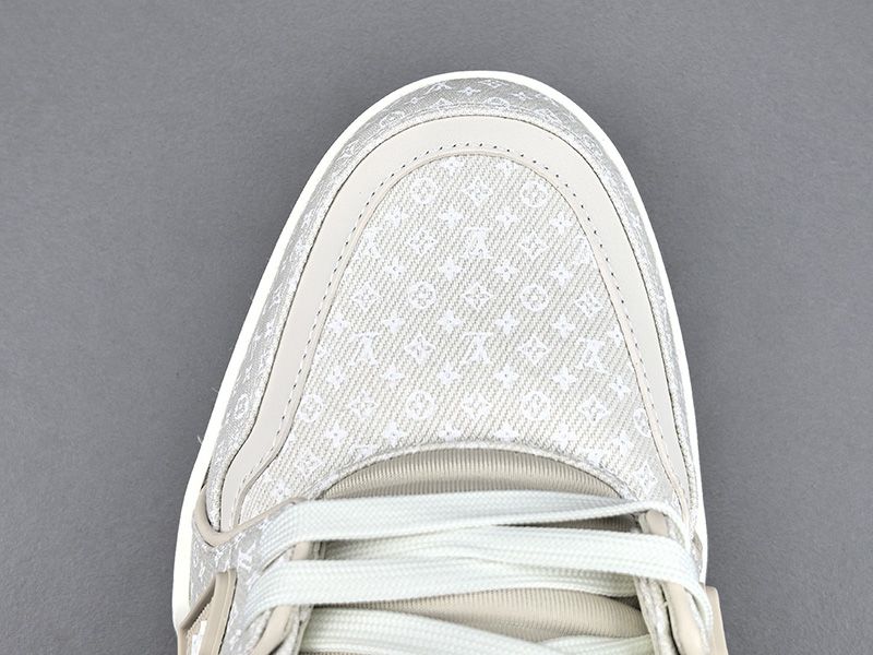 LV Trainer Sneaker 142