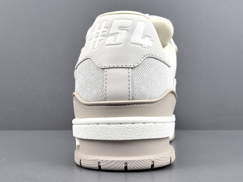 LV Trainer Sneaker 142