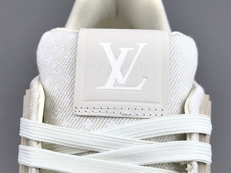 LV Trainer Sneaker 142