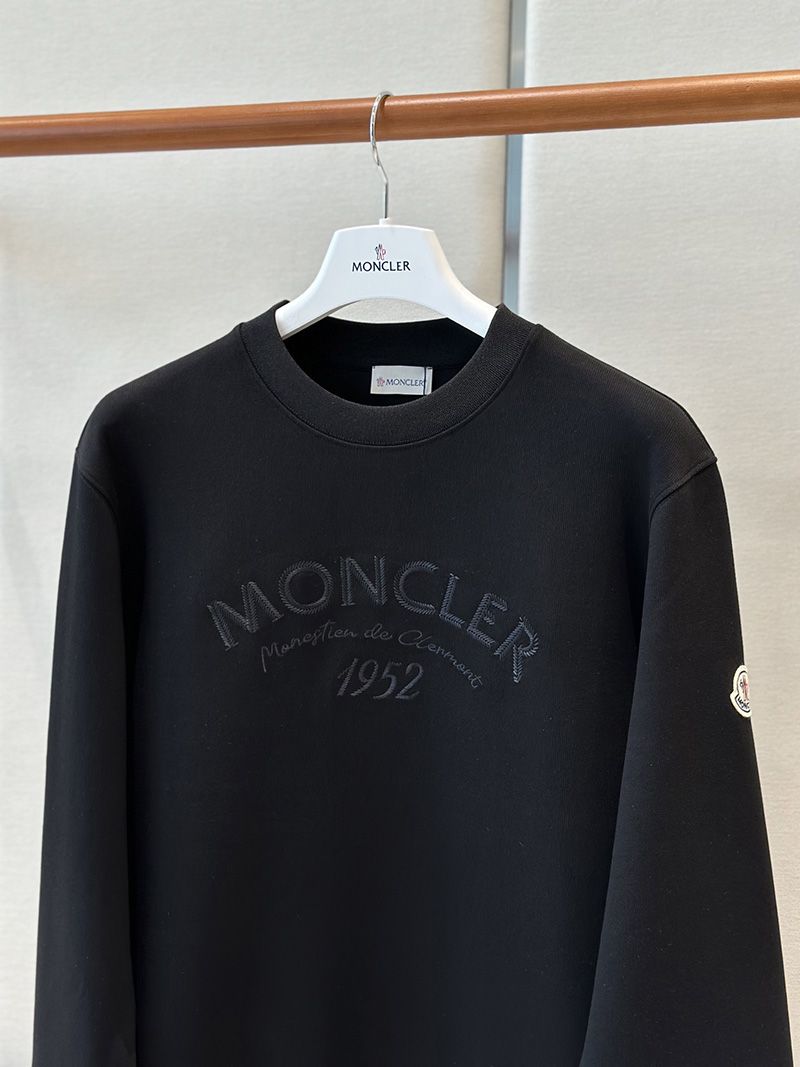 Moncler Crew Sweatshirt 001