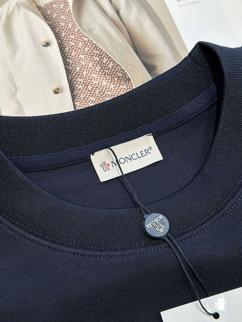 Moncler Crew Sweatshirt 002