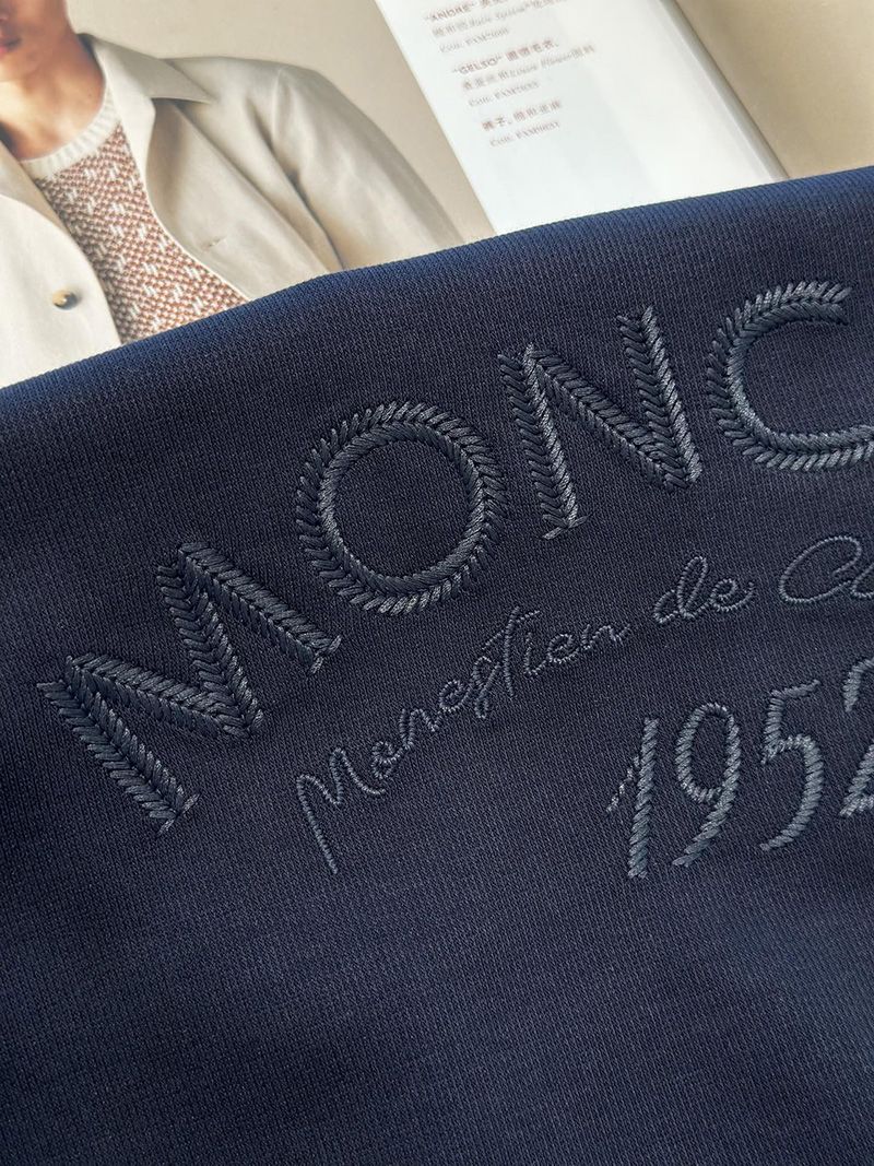 Moncler Crew Sweatshirt 002
