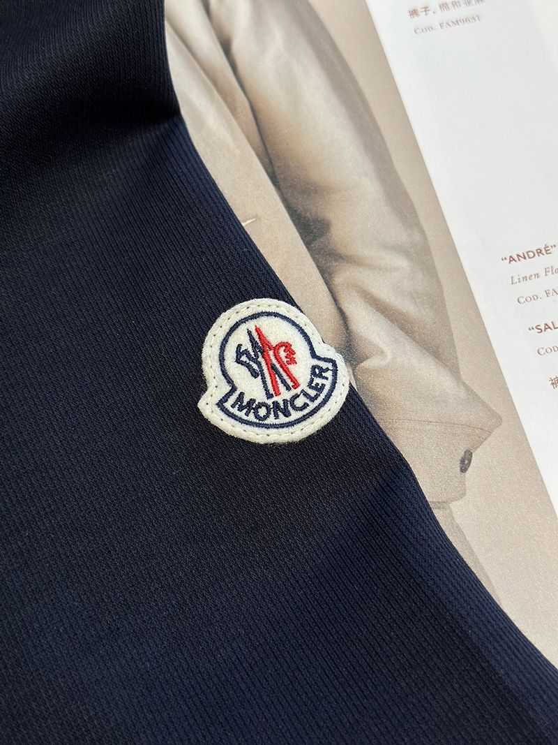Moncler Crew Sweatshirt 002