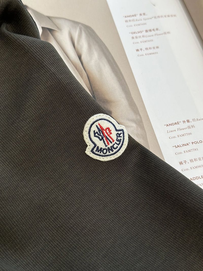 Moncler Crew Sweatshirt 003