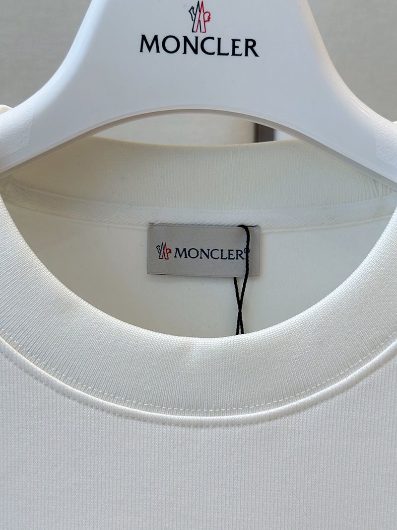 Moncler Crew Sweatshirt 004