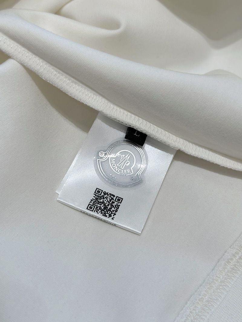 Moncler Crew Sweatshirt 004
