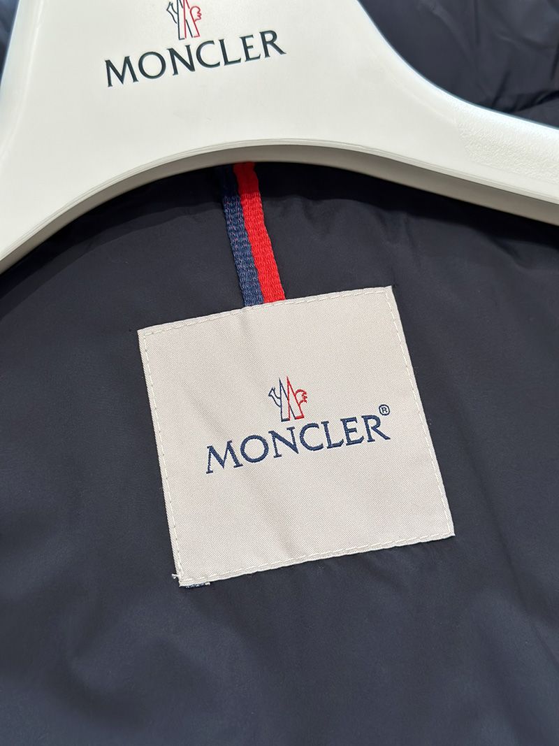 Moncler Down jacket 011