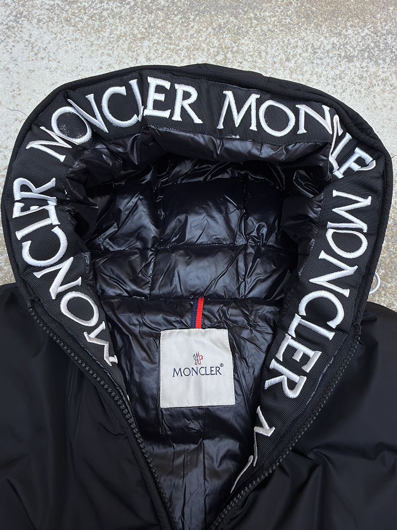 Moncler Down jacket 012