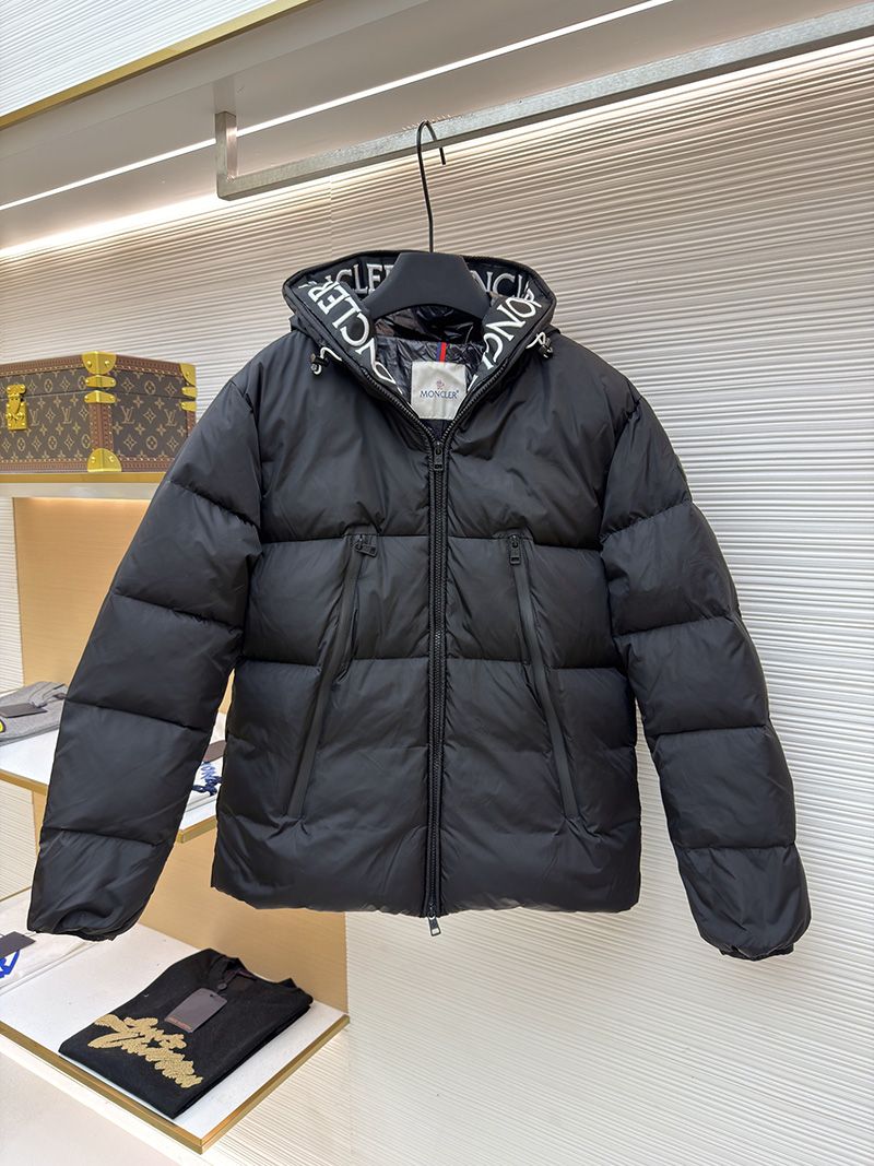 Moncler Down jacket 012