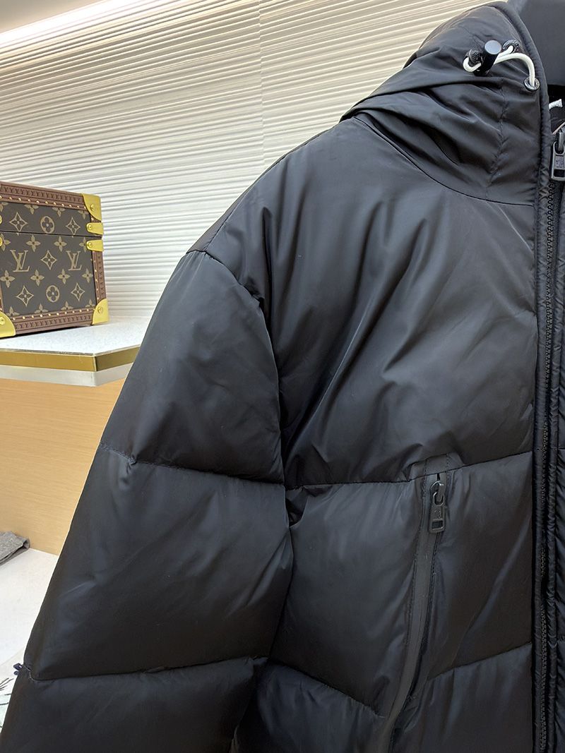 Moncler Down jacket 012