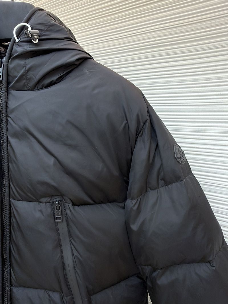Moncler Down jacket 012