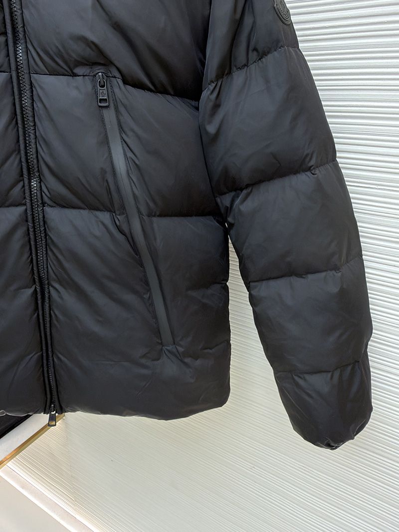 Moncler Down jacket 012
