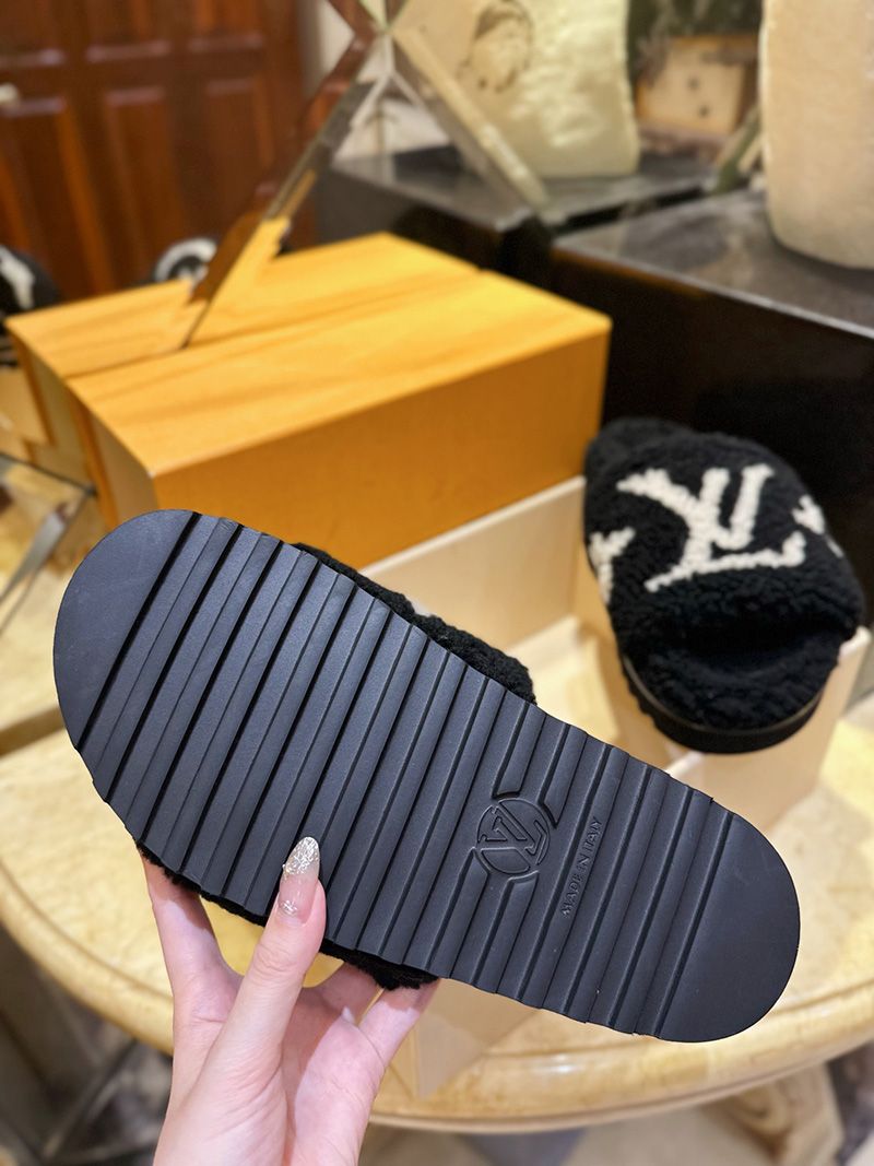 LV Wmns Slipper 143