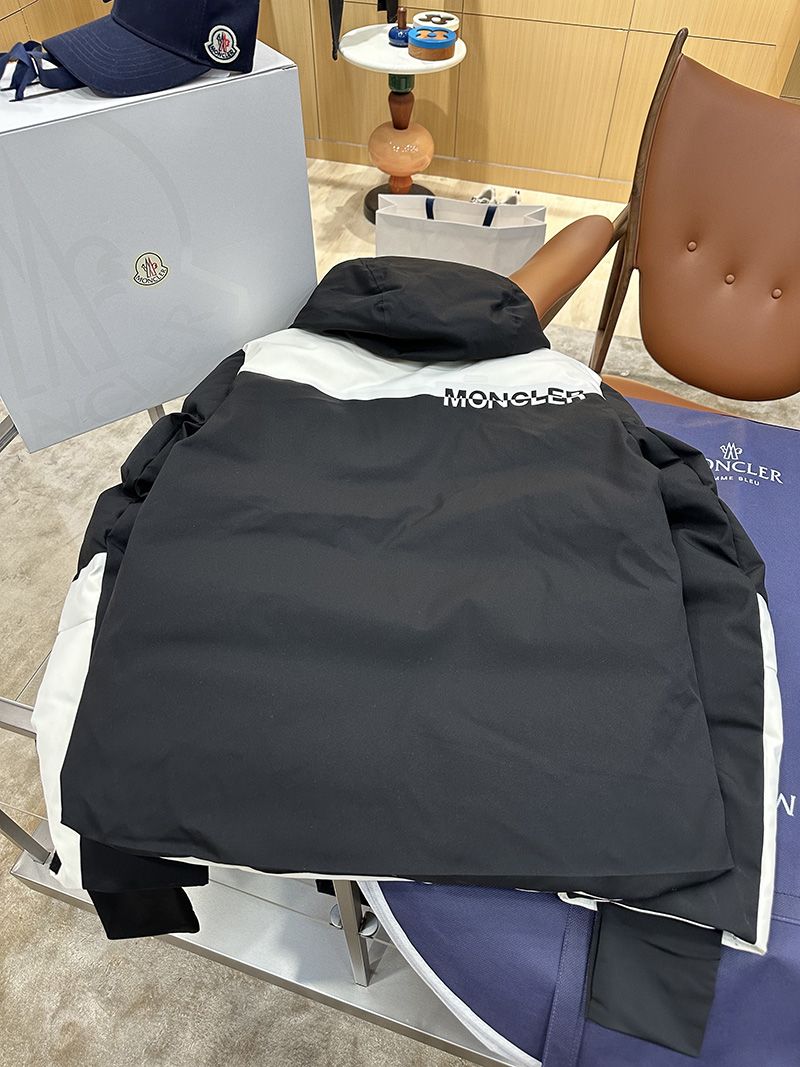 Moncler Down jacket 015