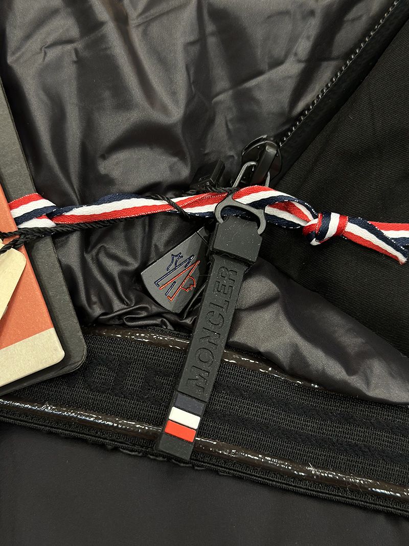 Moncler Down jacket 015