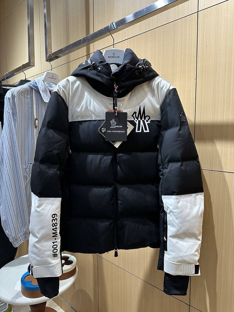 Moncler Down jacket 015