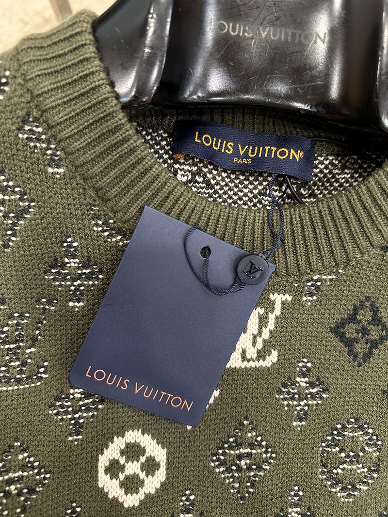 LV Sweater 102