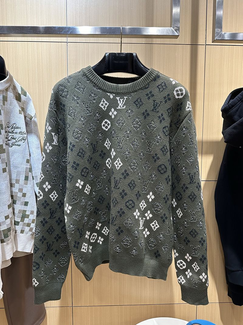 LV Sweater 102
