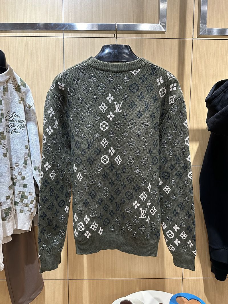 LV Sweater 102