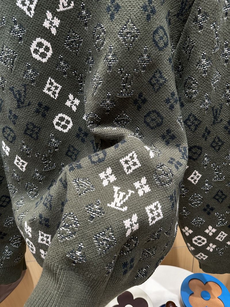 LV Sweater 102