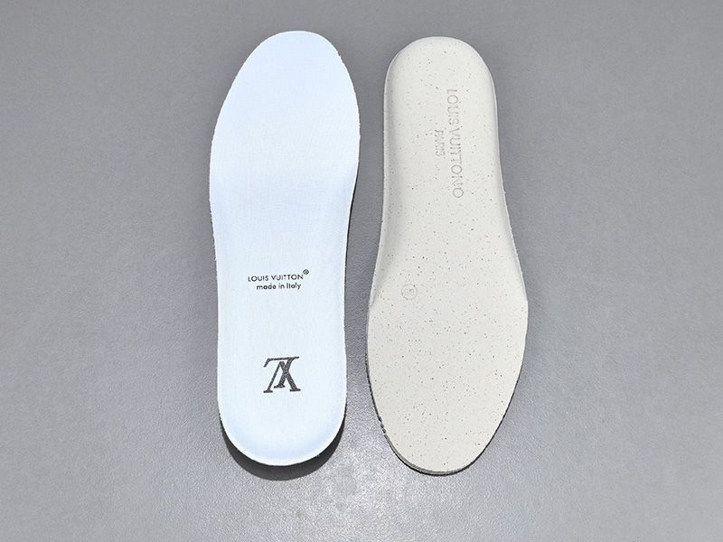 LV Trainer Sneaker 144