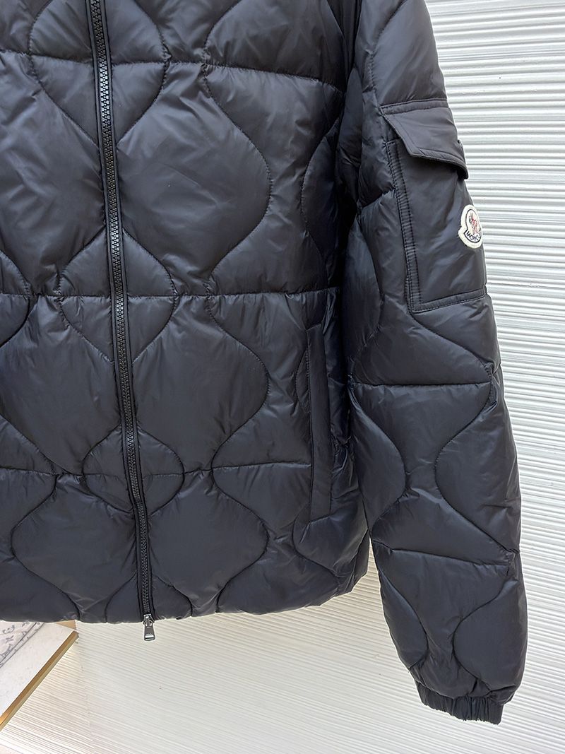 Moncler Down jacket 016