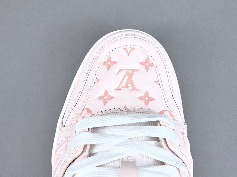 LV Wmns Trainer Sneaker 146