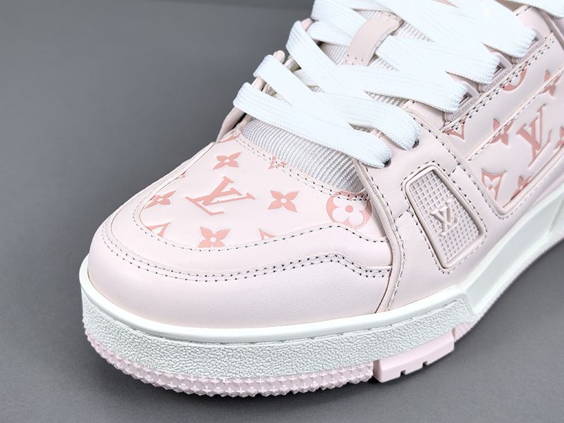 LV Wmns Trainer Sneaker 146