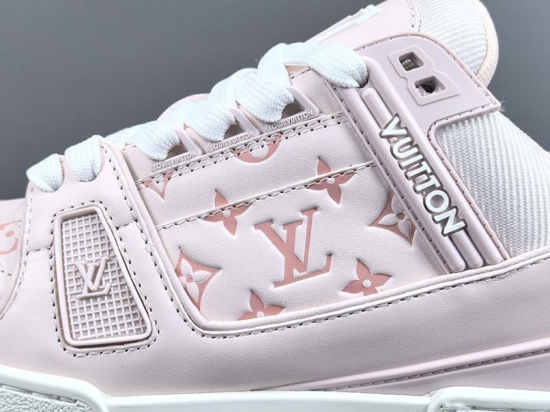 LV Wmns Trainer Sneaker 146