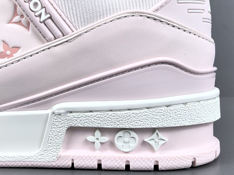 LV Wmns Trainer Sneaker 146