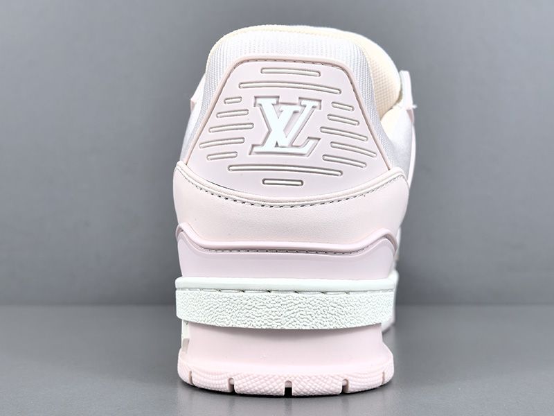 LV Wmns Trainer Sneaker 146