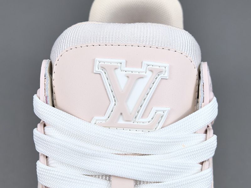 LV Wmns Trainer Sneaker 146