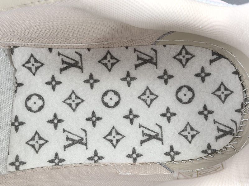 LV Wmns Trainer Sneaker 146