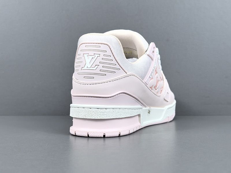 LV Wmns Trainer Sneaker 146