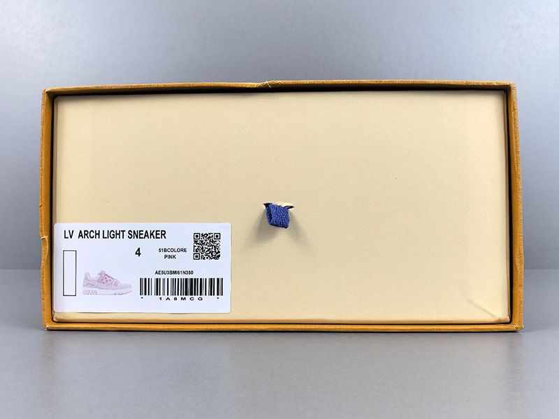 LV Wmns Trainer Sneaker 146
