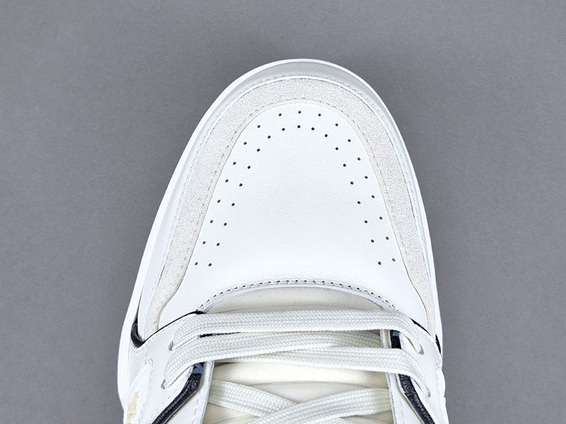 LV Trainer Sneaker 148