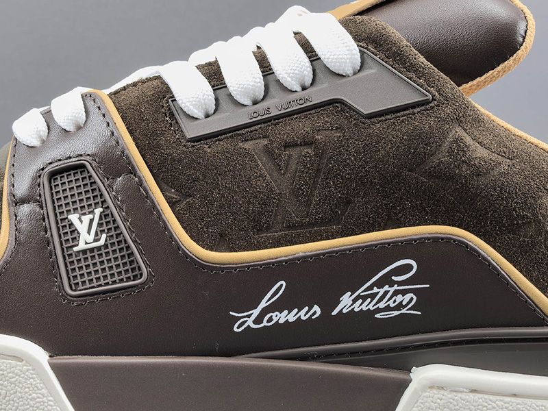 LV Trainer Sneaker 150