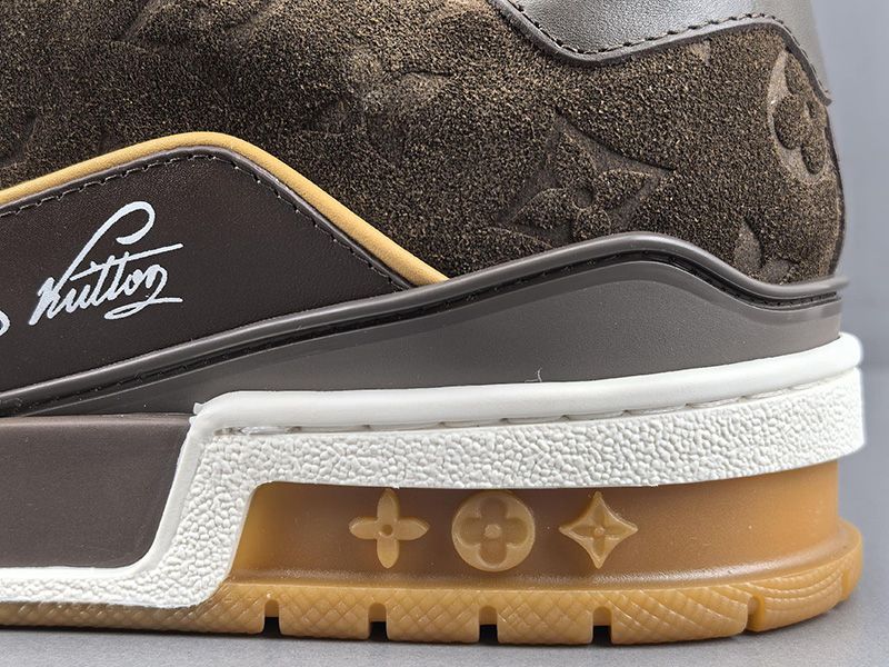 LV Trainer Sneaker 150