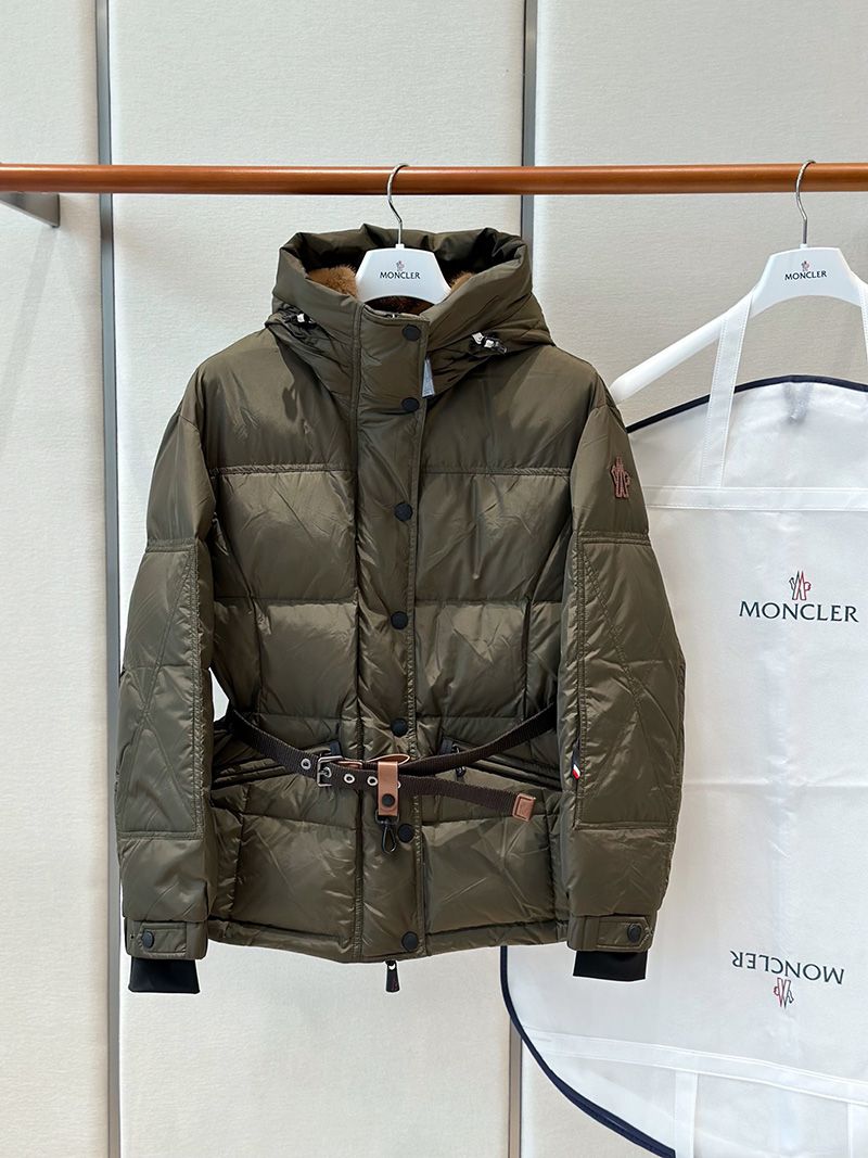 Moncler Wmns Down jacket 021