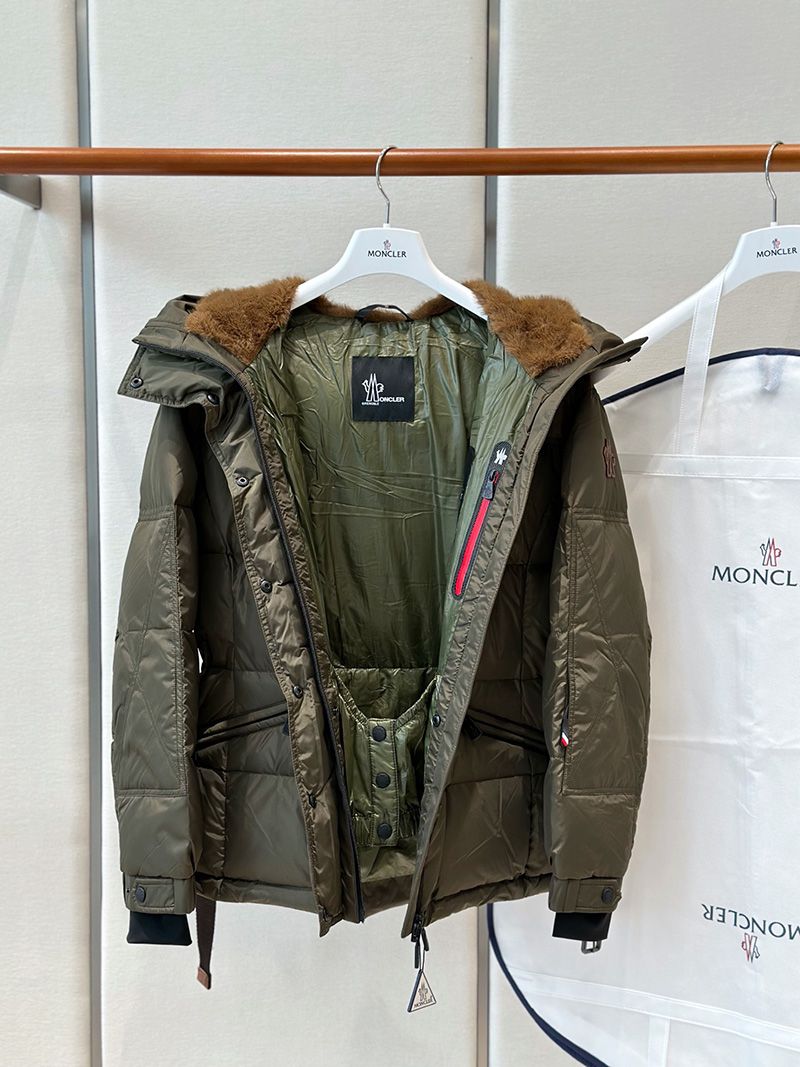 Moncler Wmns Down jacket 021