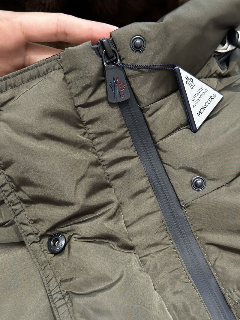 Moncler Wmns Down jacket 021