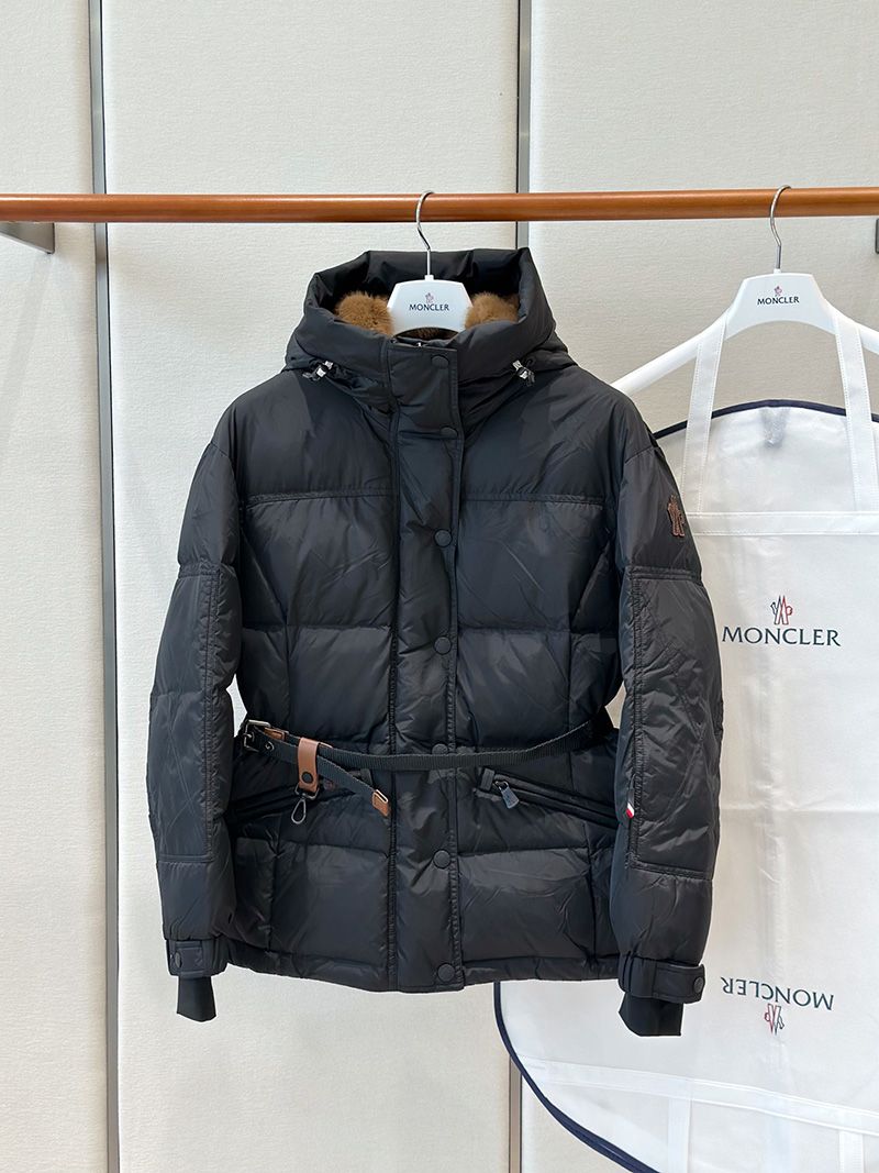 Moncler Wmns Down jacket 020