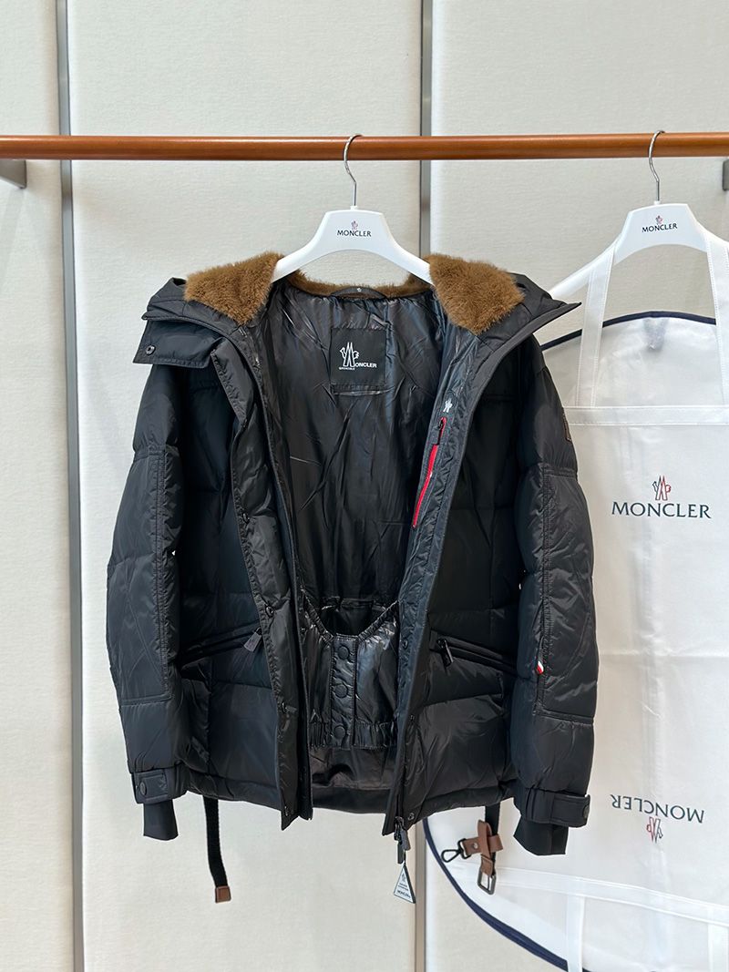 Moncler Wmns Down jacket 020