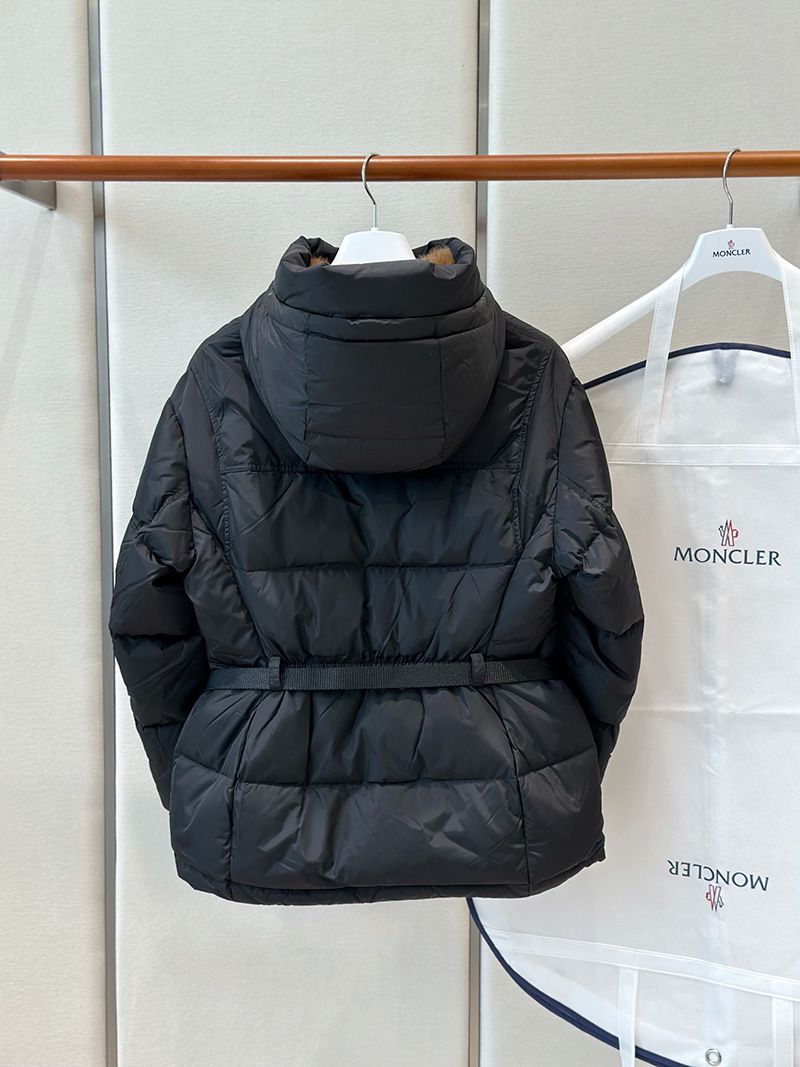 Moncler Wmns Down jacket 020
