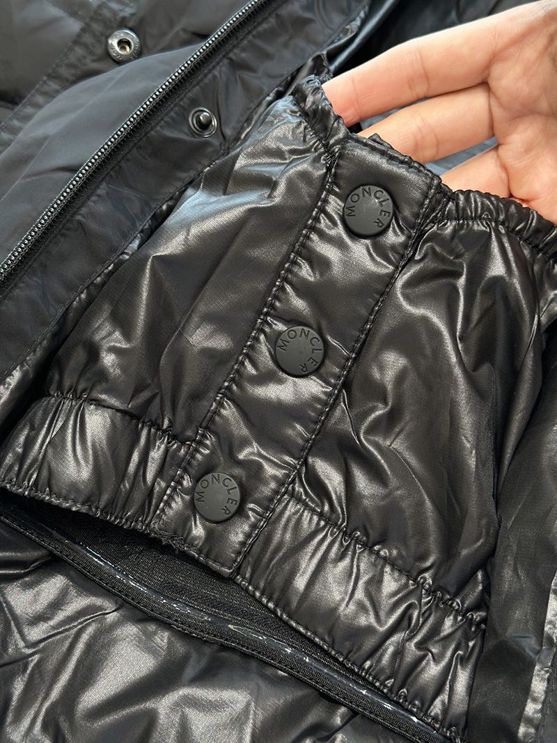Moncler Wmns Down jacket 020