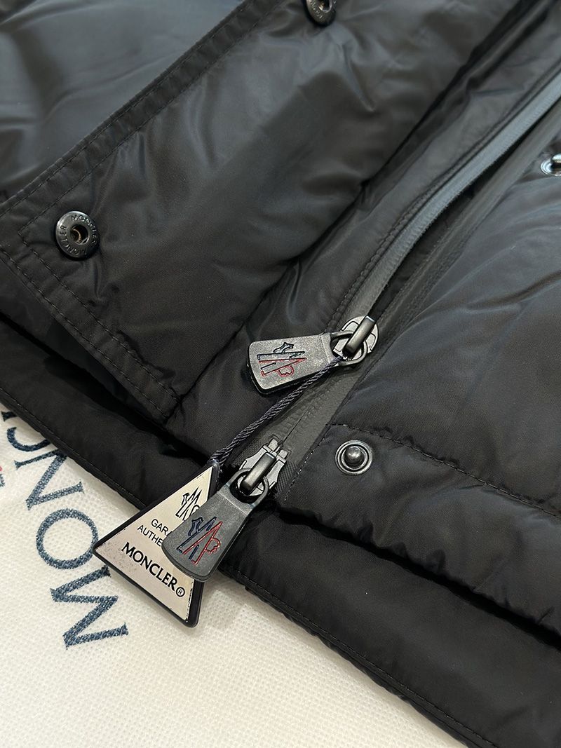 Moncler Wmns Down jacket 020