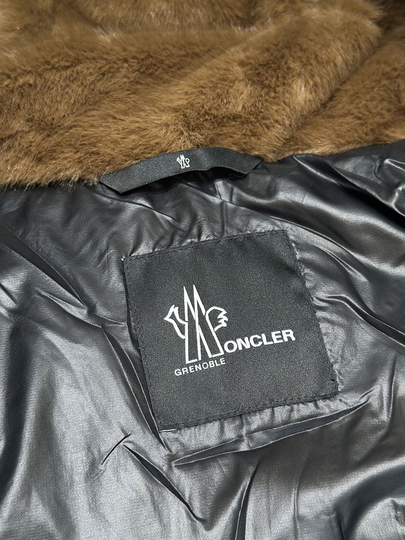 Moncler Wmns Down jacket 020